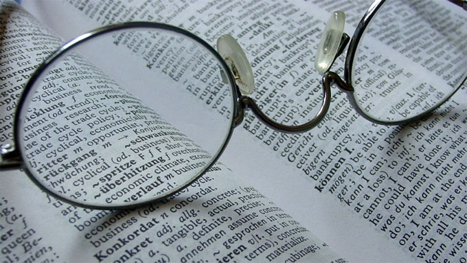 Brille auf Wörterbuch